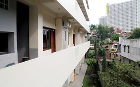 Oyo 1699 Verona Residence